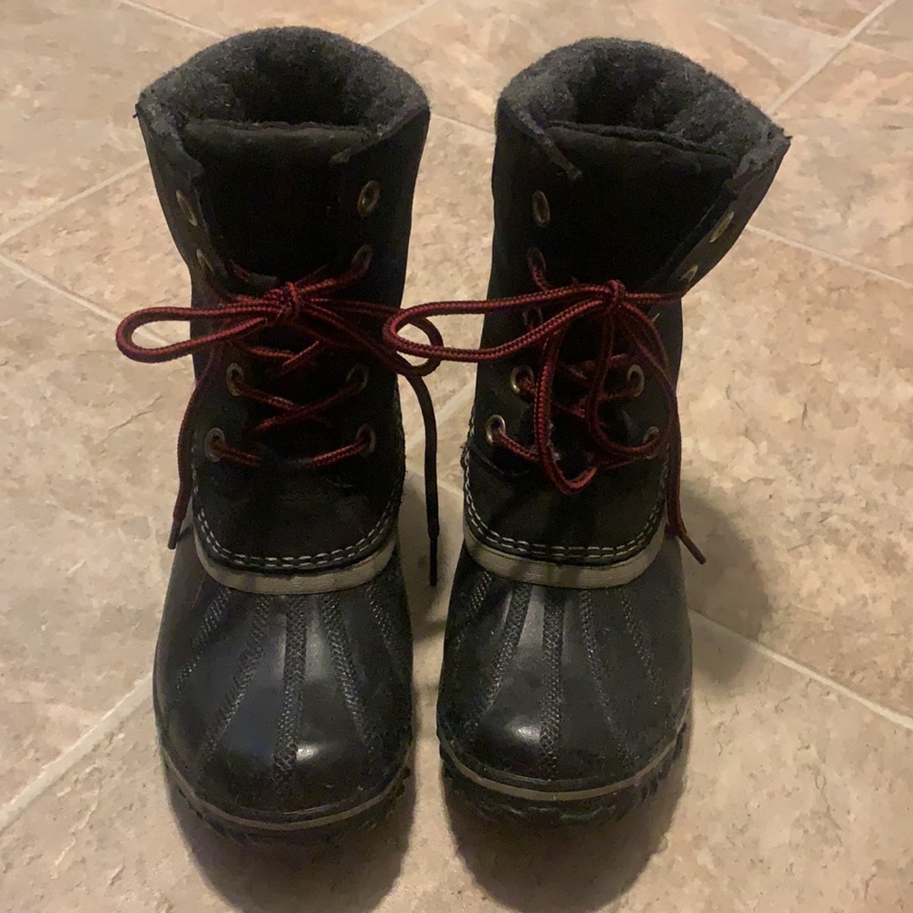 LIKE NEW Sorel boots